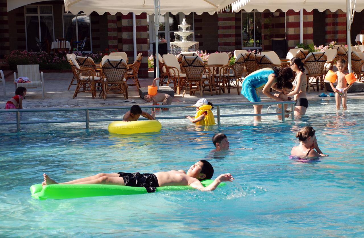 Resort Center Raduga Dolinka المظهر الخارجي الصورة